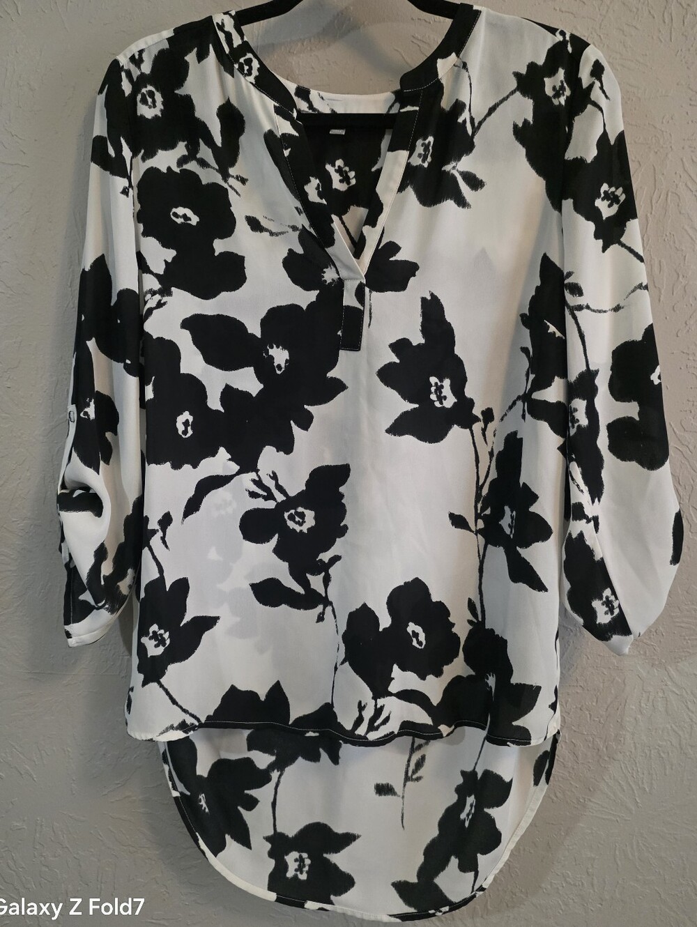 Daniel Rainn Koda Split Neck Blouse Black floral on white M - Picture 2 of 6